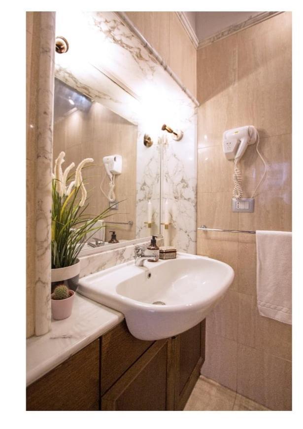 Lovely Apartments In City Centre "Third Floor, Without Elevator" Рим Екстериор снимка